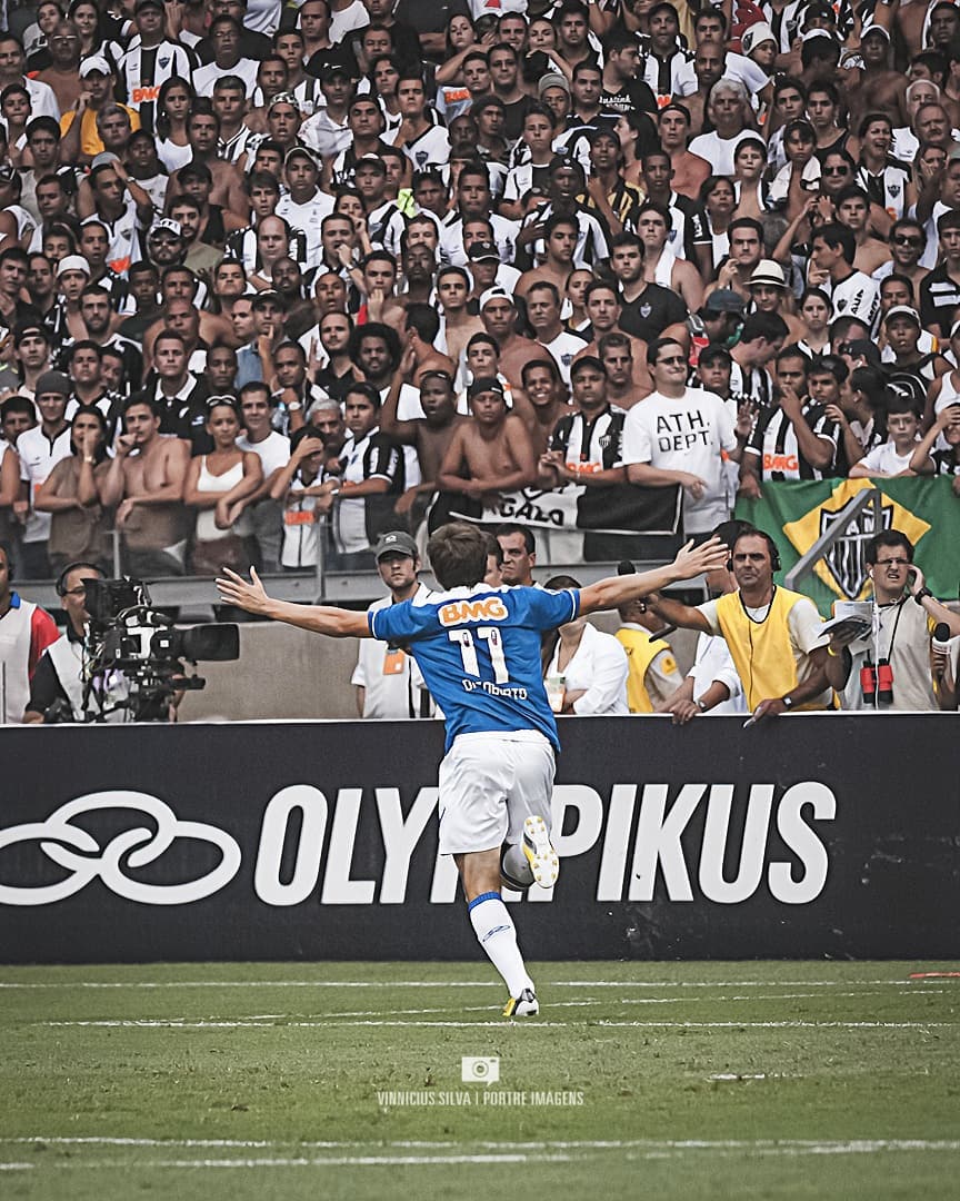 hulkcec's tweet image. Eu sou cruzeirense mas essa foto da torcida do atlético é muito foda