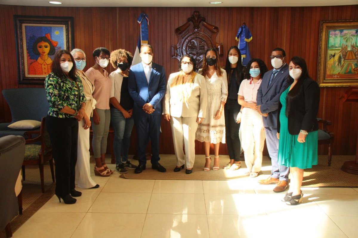 UniversidadUASD's tweet photo. La rectora, doctora Emma Polanco Melo, recibe en su despacho a cinco jóvenes de la Facultad de Ciencias, que resultaron ganadoras del primer lugar y mención de honor del VI Congreso Estudiantil de Investigación Científica y Tecnológica #CEICyT.

https://t.co/wEmxLYXFud https://t.co/VTf8JwlLnE