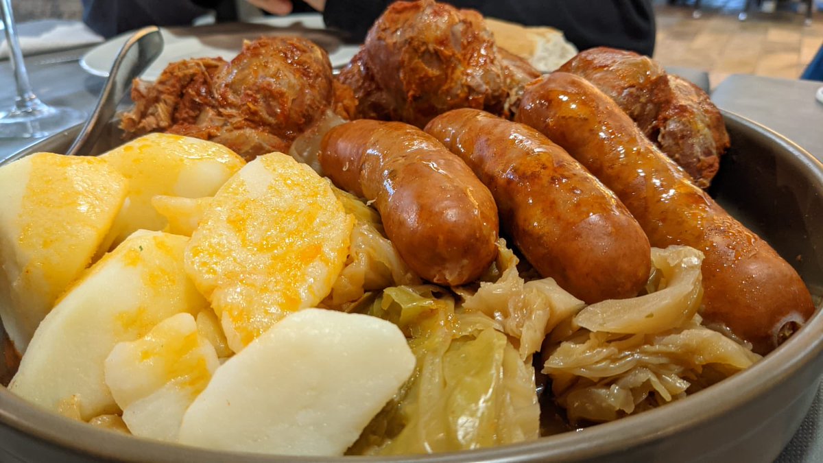 AGarciaBasket's tweet image. ⁦@Castresana7⁩ y M.A. Puisac se han salido con la suya... Gracias ⁦@nonune81⁩ 🔝🔝🔝 #Botillo