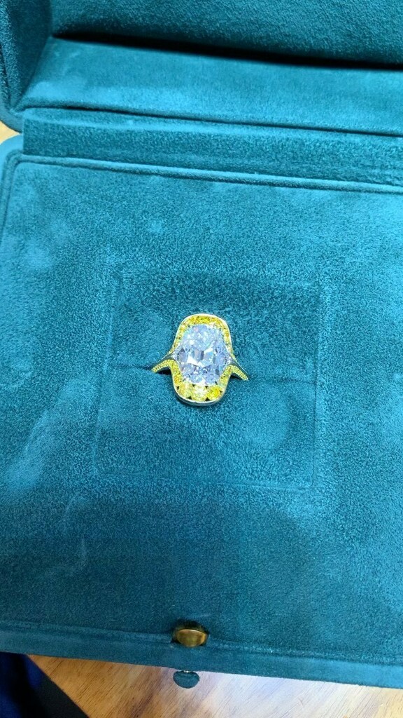carolwoolton's tweet photo. The #leopardawards tonight @thegoldsmithscompany are sponsored by @onlynaturaldiamonds - we’re all interested in inspiring, educating and the positive impact on lives from #jewellery and #diamonds - here’s a wondrous cushion cut natural creation @glennsp… https://t.co/MyOZm2TEax https://t.co/rr8tIX0Tfj