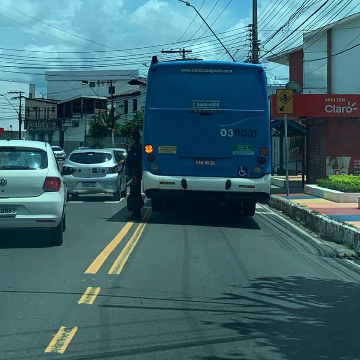 TransitoManaus's tweet photo. #VaiContando onibus em pane mecânica na Av Ivanete Machado, Parque10 https://t.co/LIo5NYjyC6