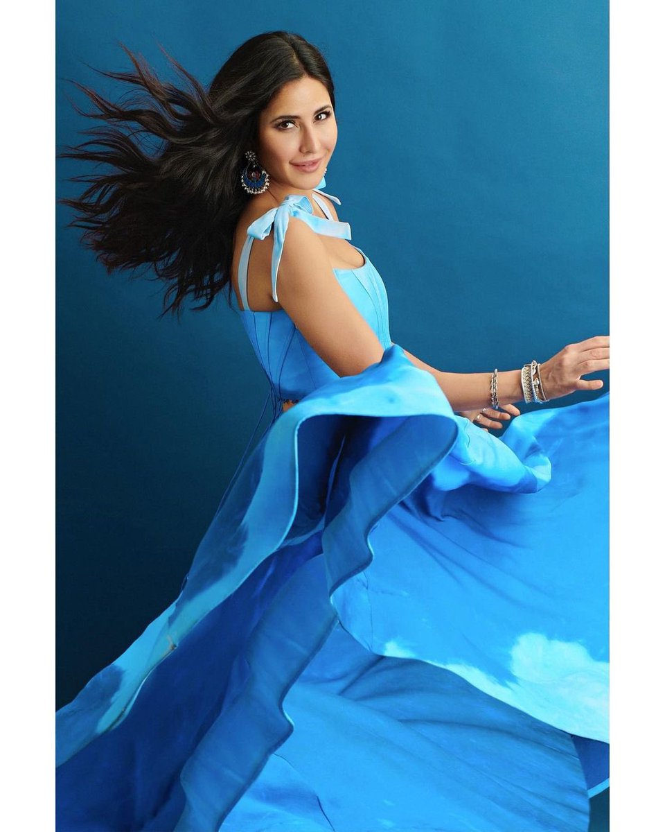 katrin_kay's tweet photo. #katrinakaif
Almost time 💙💙💙 #3daystogo #sooryavanshiintheatres 🍿 https://t.co/KbipXHJynj