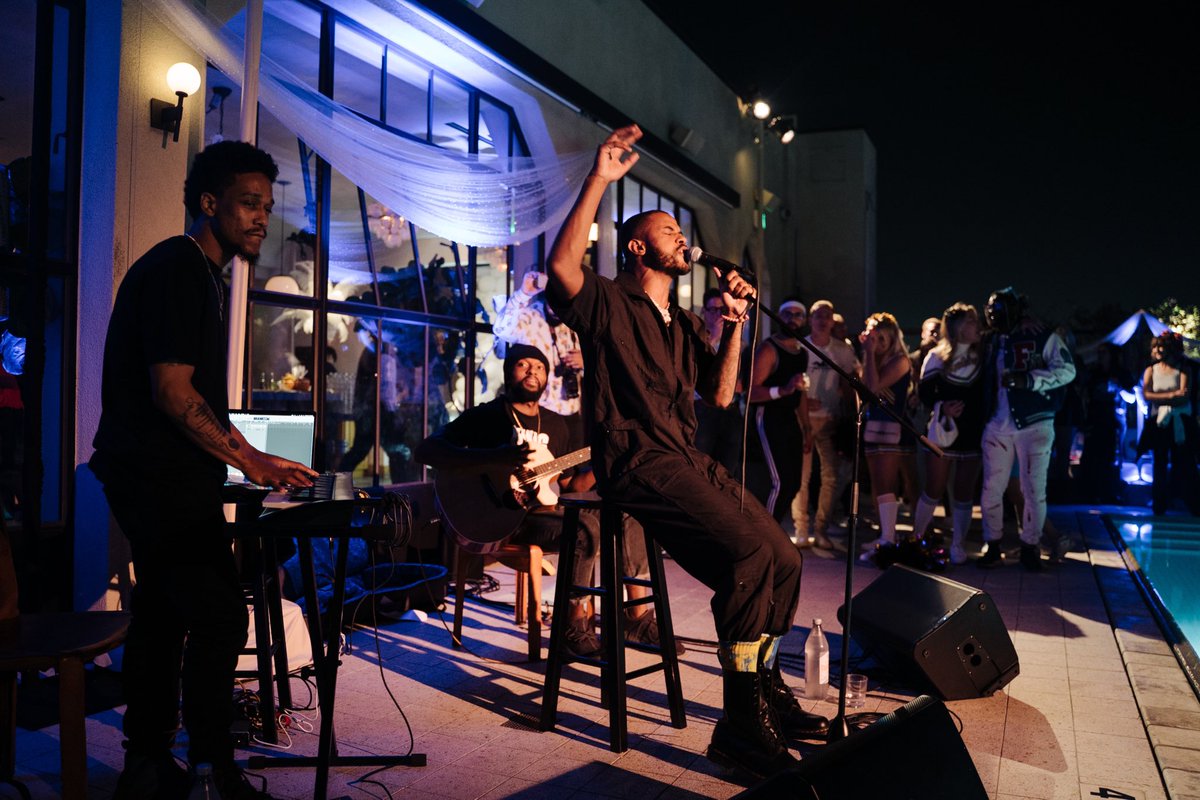 Rooftop vibes…
Thanks again #sohohouse #sohowarehouse 
📸 by @loamismedia