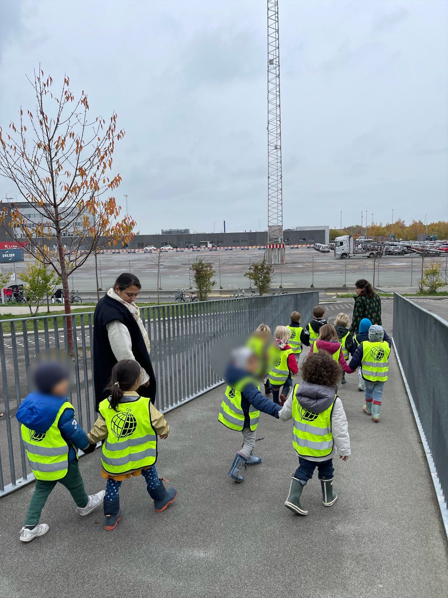 CisPreK's tweet photo. As a first step in our planning process, today we walked to the metro station closest to @CISDK #orientkaj #inquirylearning #pypearlyyears https://t.co/TGXW7DSjuJ