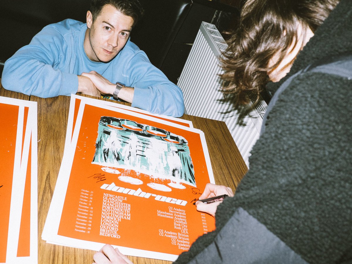 Limited edition screenprints available each night this tour and we just signed EVERY SINGLE ONE ✍️✍️✍️✍️ Grab one from Merch while stocks last. Once they’re gone their gone ❤️ <a href="/jessie_shoots/">🪲 Jessie 🪲</a>