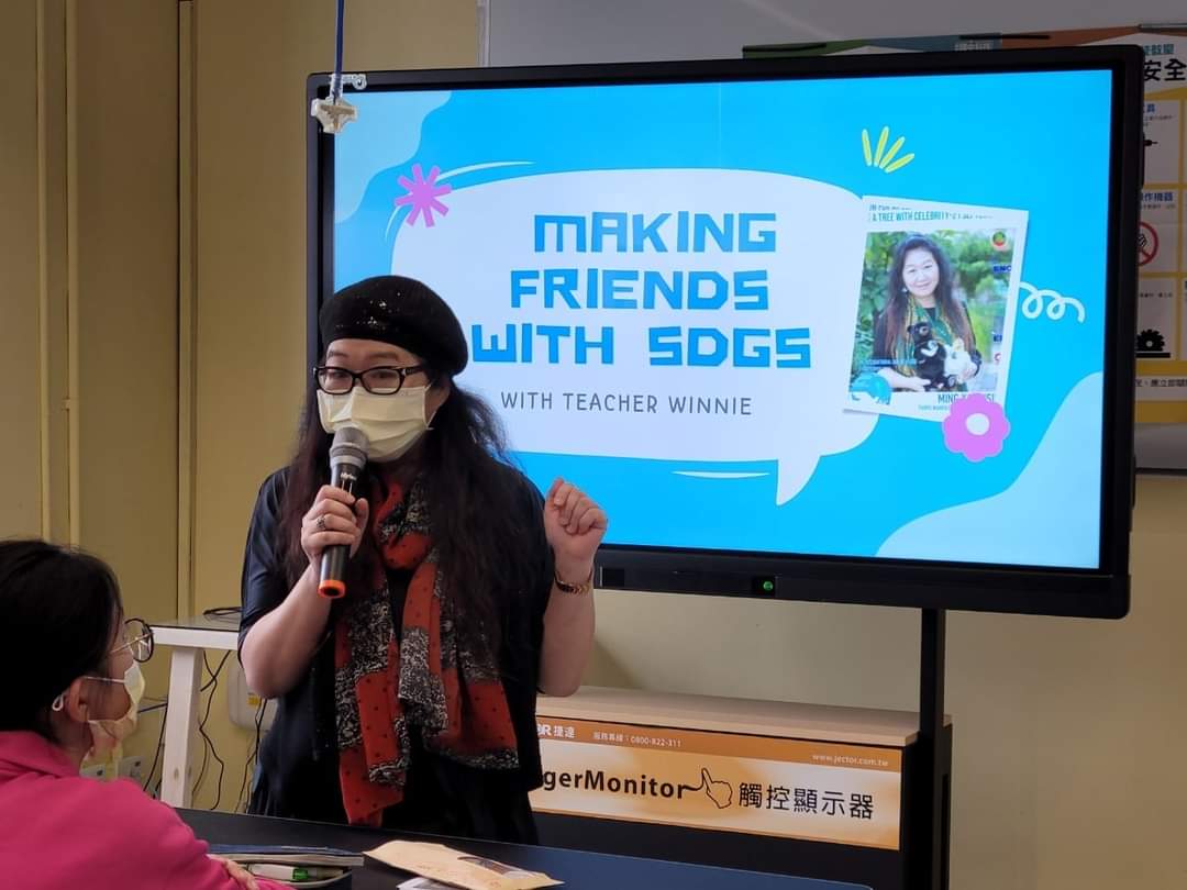 yao_hsiung's tweet photo. Making friends with SDGs
#SDGs Let's be Change Makers @SDGsInSchools 
with https://t.co/I82e68lOJq 
#StartDoingGood https://t.co/xx73WIcR3C