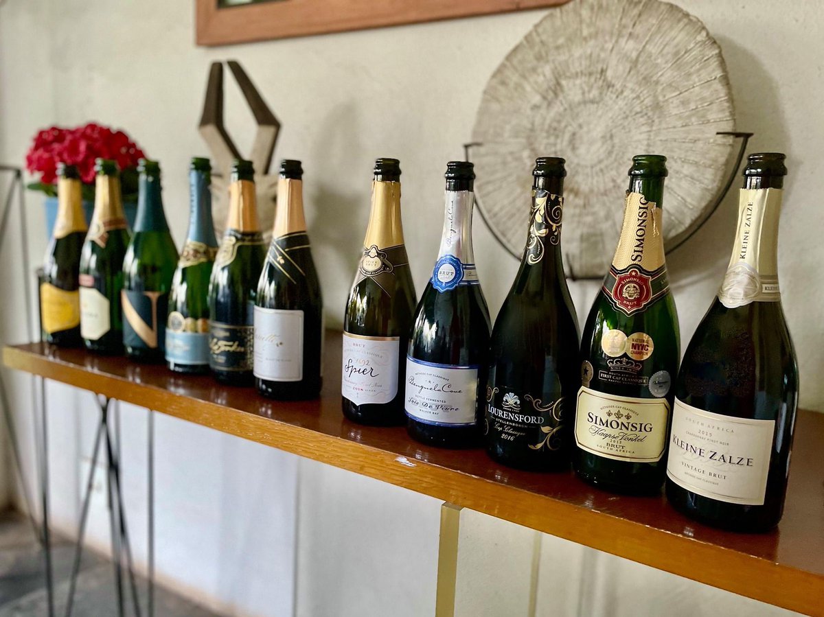 LaurasWorldza's tweet photo. A beautiful Summer's afternoon at The Portuguese Embassy for a curated Cap Classique masterclass.
Our line-up:
The trophy, double-gold and gold winning wines from the Amorim Cap Classique Challenge 2021.
🥂
#LaurasWorld
#CapClassique50
#Perfectedbytime
#Amorimcapclassique20yrs https://t.co/mTuu1Yk19i