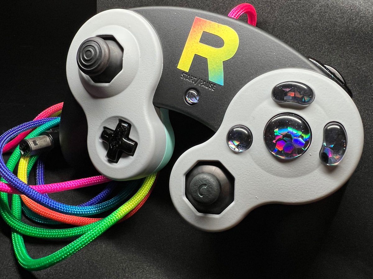 thebuttonbender's tweet photo. 🌈❕CONTROLLER GIVEAWAY❕🌈
The Button Bender ❌ Control In Color
Team Rainbow Rocket T3 build with my ONYX Black V2 Buttons. 

To Enter:
- Retweet This post.
- Like This Post.
- MUST be Following @thebuttonbender

Winner is chosen on 11/17 @ 7PM EST! 

Good luck and TY!💙 https://t.co/3mZg0xpN0U