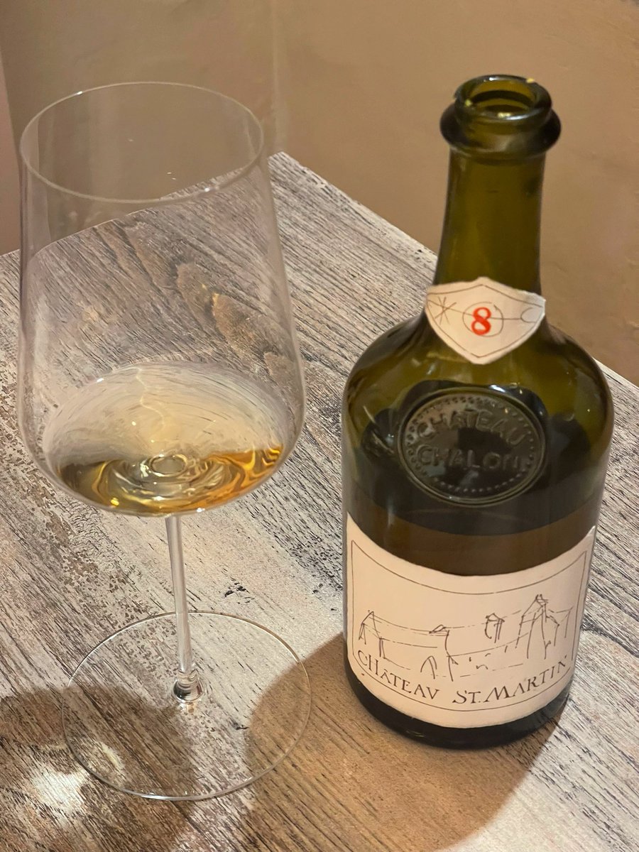 Michael Keller me dijo hace unos años que su Chateau St.Martin era el mejor Chateau Chalon de todos los que hay en el mercado. 
Yo esto no puedo afirmarlo, pero os puedo asegurar que está para ponerle un piso y lo sitúo en el podium de mis mejores vinos catados en este 2021! 🙌🔝