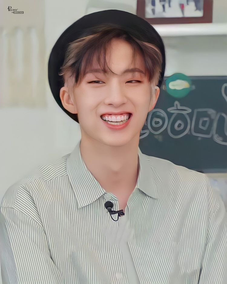 hjnyujk's tweet photo. just him https://t.co/OPIql3uiqm
