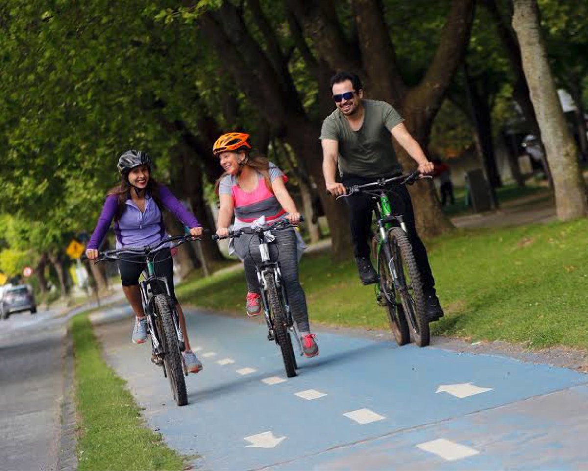 Martes de ECOTIPS:

Utiliza el transporte local. Te recomendamos caminar o andar en bicicleta para navegar por la ciudades o tomar el tren.