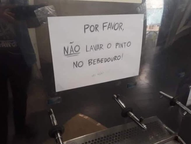 Anúncios estranhos tweet media