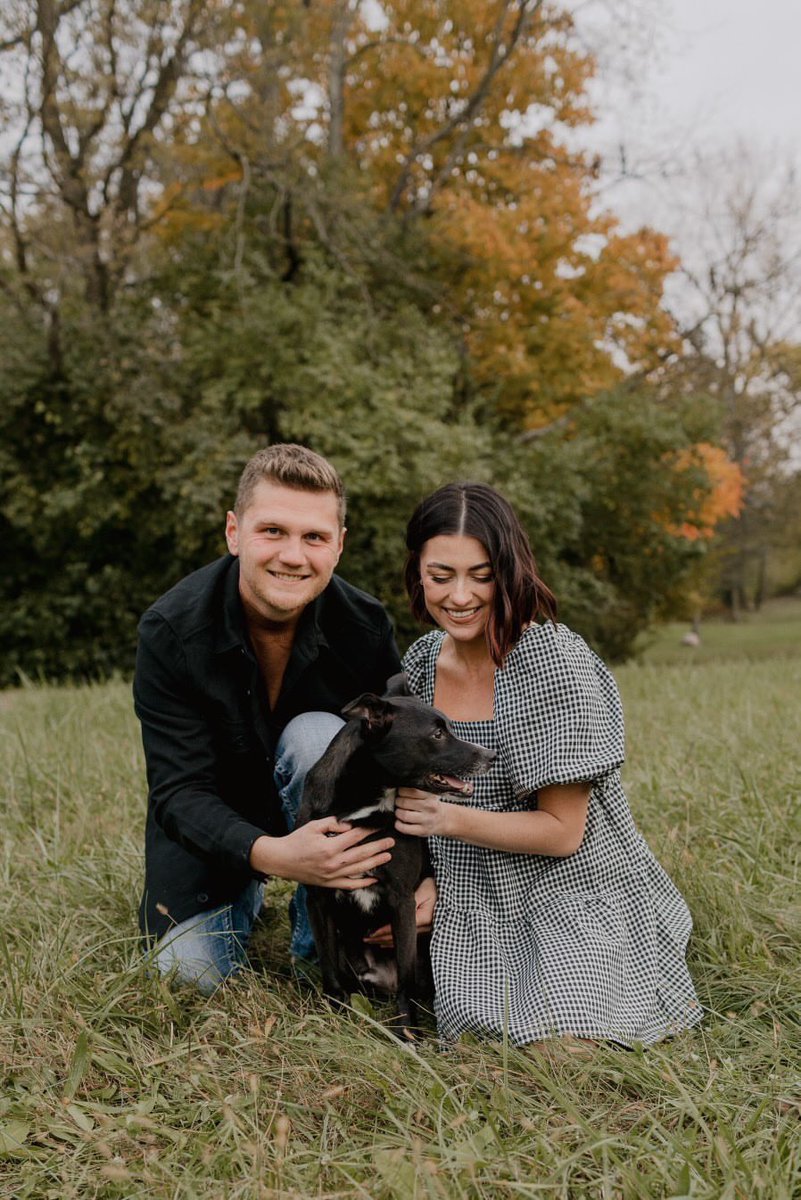 kbarness's tweet photo. A little photo dump to prove skyler and I can be grown ups and get professional pictures taken 🖤 https://t.co/sF09phTP45