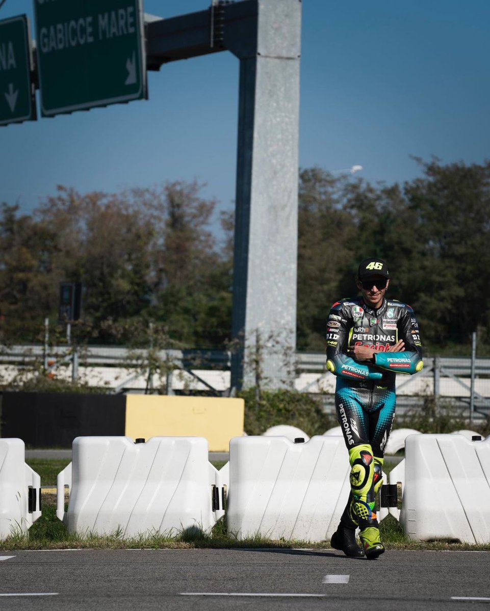 ValeYellow46's tweet photo. Small training at the Jeepers kart cattolica with the @VRRidersAcademy 
📸 @camilss https://t.co/DsUKt0mokc