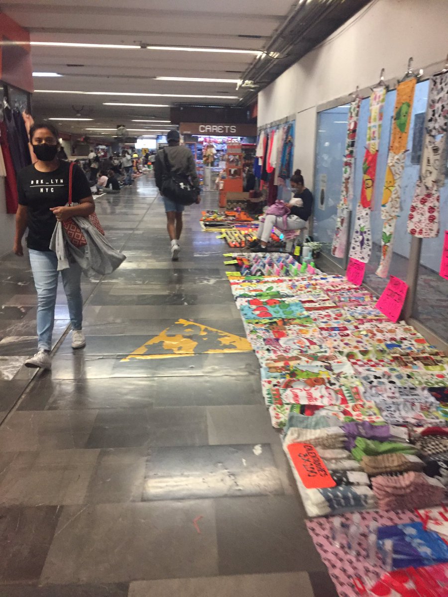 sansansan's tweet photo. @MetroCDMX Nunca habia visto el @MetroCDMX L3 y L9 L7 L12 tan invadido de comercio ilegal, ya no se puede ni pasar a plena pandemia. Es una vergüenza todo lo que ha empeorado esa infraestructura con esta administración. 👎🏽👎🏽👎🏽👎🏽👎🏽 @SuarezdelReal1 @martibatres @Claudiashein servicio indigno https://t.co/qy18Gw2Z58