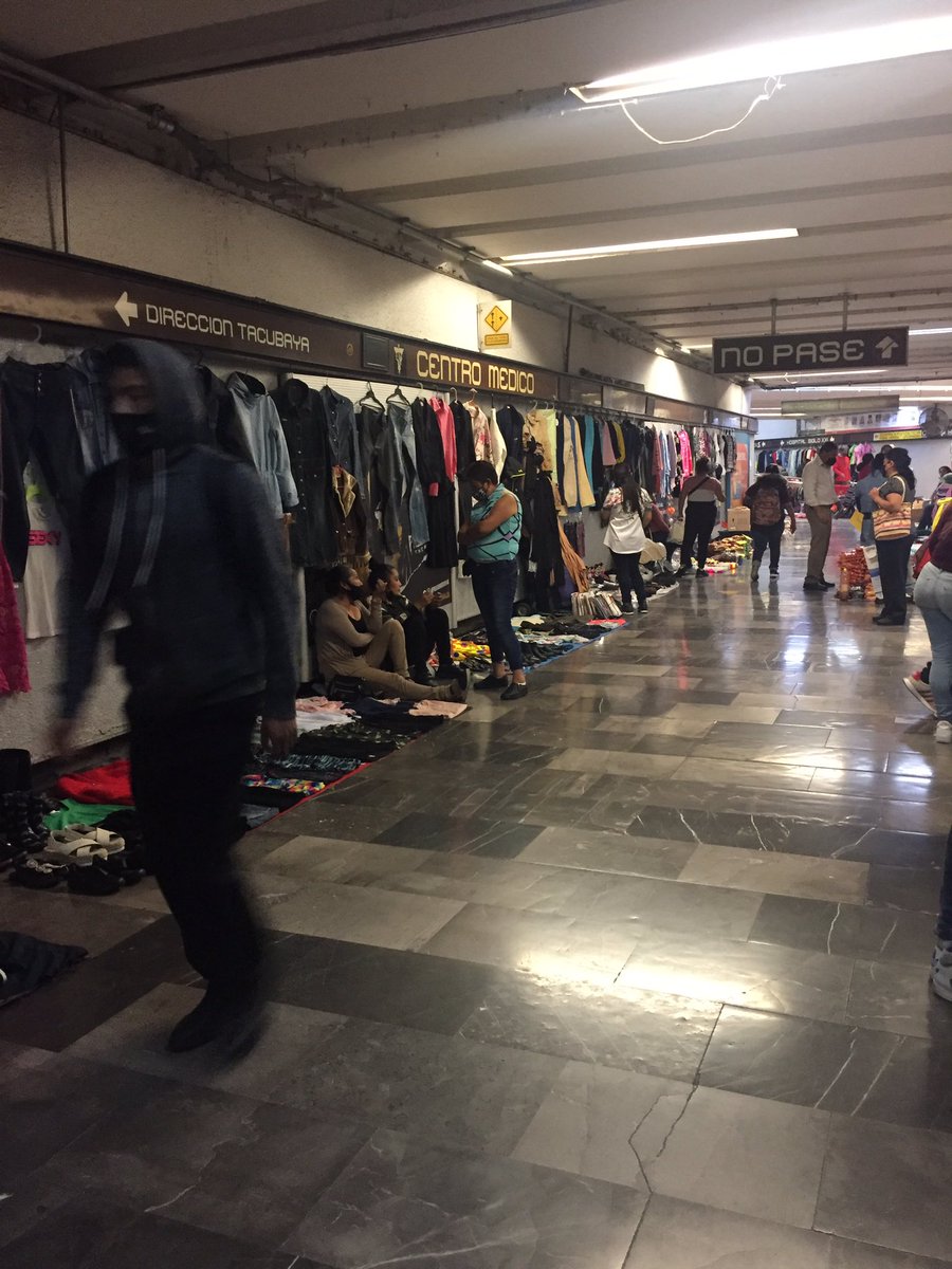 sansansan's tweet photo. @MetroCDMX Nunca habia visto el @MetroCDMX L3 y L9 L7 L12 tan invadido de comercio ilegal, ya no se puede ni pasar a plena pandemia. Es una vergüenza todo lo que ha empeorado esa infraestructura con esta administración. 👎🏽👎🏽👎🏽👎🏽👎🏽 @SuarezdelReal1 @martibatres @Claudiashein servicio indigno https://t.co/qy18Gw2Z58