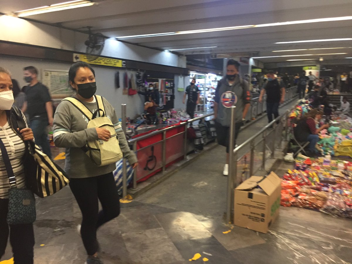 sansansan's tweet photo. @MetroCDMX Nunca habia visto el @MetroCDMX L3 y L9 L7 L12 tan invadido de comercio ilegal, ya no se puede ni pasar a plena pandemia. Es una vergüenza todo lo que ha empeorado esa infraestructura con esta administración. 👎🏽👎🏽👎🏽👎🏽👎🏽 @SuarezdelReal1 @martibatres @Claudiashein servicio indigno https://t.co/qy18Gw2Z58