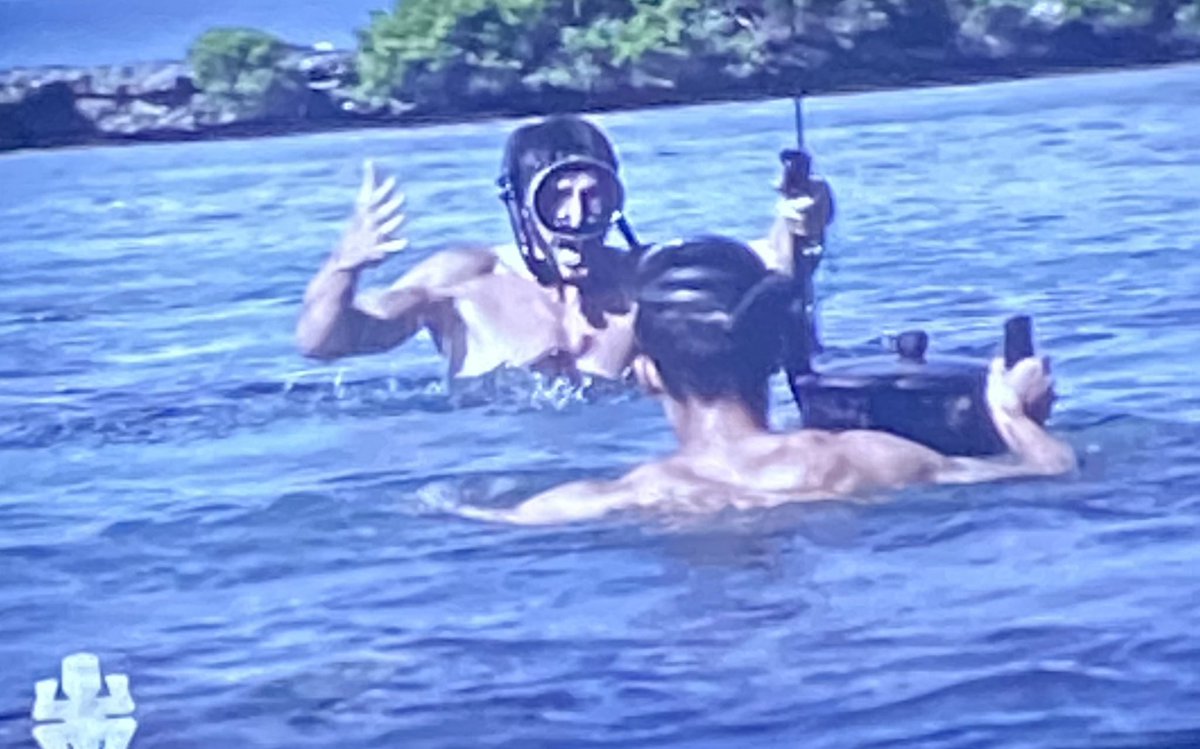 connectilib's tweet image. #claudekohlanta il a une arête en travers 🐟 en travers de la gorge ! 🤣 #KohLantaLaLegende #KohLanta2021 #kohlanta