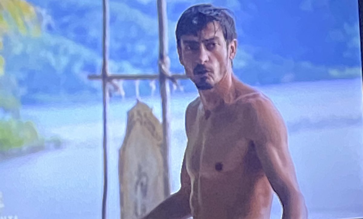 connectilib's tweet image. #claudekohlanta il a une arête en travers 🐟 en travers de la gorge ! 🤣 #KohLantaLaLegende #KohLanta2021 #kohlanta