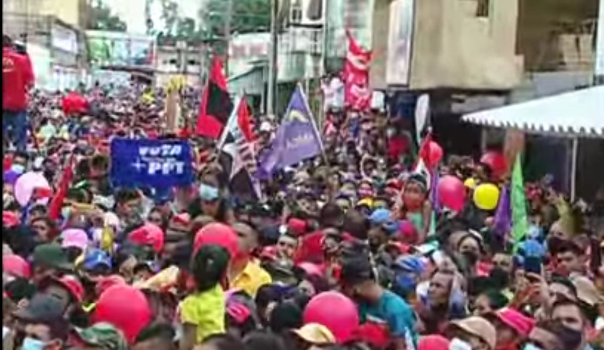 PartidoPSUV's tweet photo. "Aquí no se rinde nadie. Nuestros candidatos a la calle junto al pueblo, son los únicos que pueden resolver los problemas del pueblo", @dcabellor 

#VenezuelaTieneConQué https://t.co/Ydr3gbDhNX