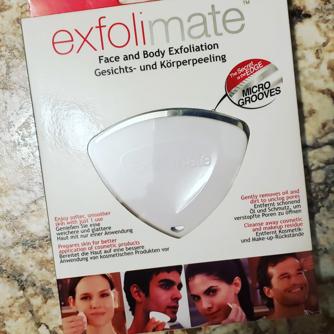 PinsAndSamples's tweet photo. Exfolimate for face and body. 

As neat as this may be for some, it just isn't for me. I didn't like the feeling of it on my face, it was kind of rough. I also just can't see myself using this anymore than trying it out. 

https://t.co/cYfNslSmcg https://t.co/u5TSFhwhoq