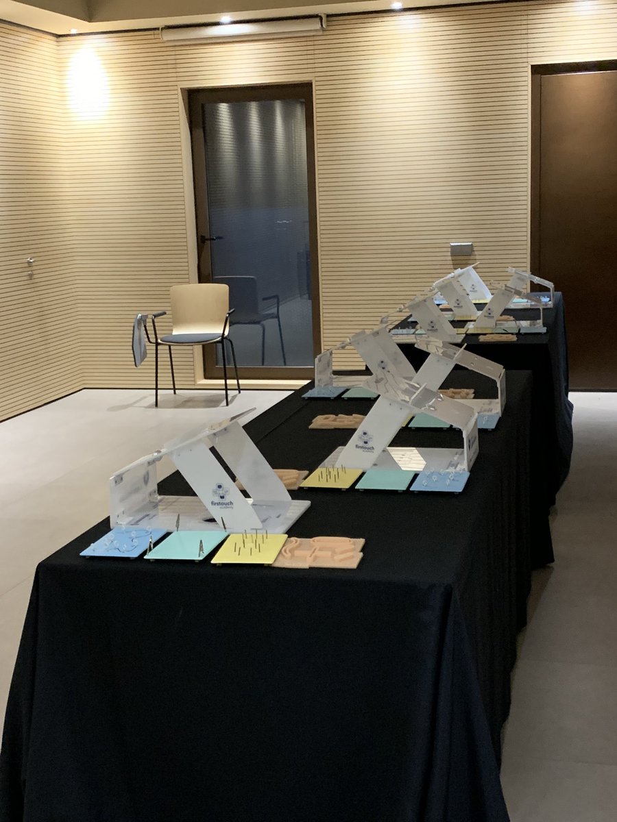 icastivela's tweet photo. CIRCUITO FIRST TOUCH by KERN. 6 cursos, 5 ciudades, 90 alumnos. Madrid, Bilbao, Barcelona, Valencia y Sevilla. TODO ESTA PREPARADO EN @HNSRMadrid PARA COMENZAR. #FirstTouch #Training4All @ResidentesAEU @ResidentesCAU. Gracias @TrainerFirst @MedtronicES @MarioRGoncalves https://t.co/zrWnenbBLk
