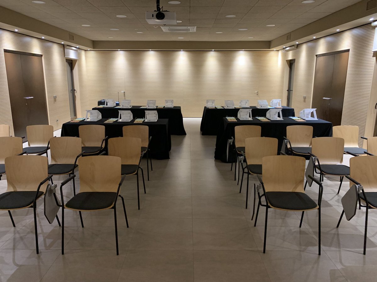 icastivela's tweet photo. CIRCUITO FIRST TOUCH by KERN. 6 cursos, 5 ciudades, 90 alumnos. Madrid, Bilbao, Barcelona, Valencia y Sevilla. TODO ESTA PREPARADO EN @HNSRMadrid PARA COMENZAR. #FirstTouch #Training4All @ResidentesAEU @ResidentesCAU. Gracias @TrainerFirst @MedtronicES @MarioRGoncalves https://t.co/zrWnenbBLk
