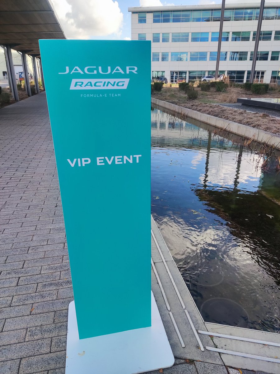 An honour to be invited for the @JaguarRacing launch event today ahead of @FIAFormulaE Season8. Good luck @sambirdofficial, @mitchevans_ & rest of the team!

P.s. loving the new livery on the I-Type 5 with @TCS logo

#LoveMyJob #ReImagineRacing #JaguarElectrifies #JaguarLandRover