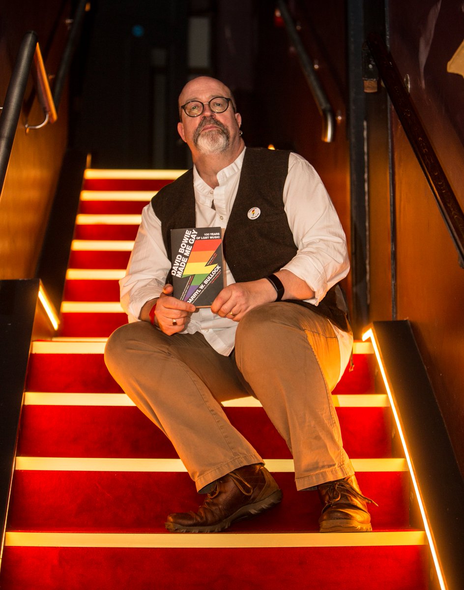 Lthanwordsfest's tweet photo. Not long now! Join @dwbullock at #Louder2021! - he's in conversation with @roisin_dwyer
Sun 14 Nov 2pm
Talking #VelvetMafia #LGBT+ and more! What a treat!
All tickets & Info: https://t.co/58Xslay4L3
Join us in person @innsideuk #Manchester or via #Livestream from anywhere! https://t.co/rUEIRKiLf7