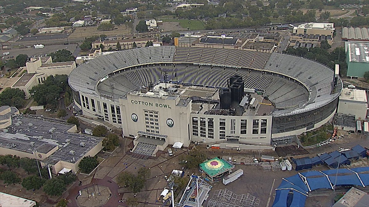 AmesChopper5's tweet photo. Gimme Shelter! The @RollingStones are set up ready for tonight’s concert @cottonbowlstad. I wish the #WX was better but you can’t always get what you want. #RollingStones #nofilter #concert #dallas @NBCDFWWeather @NBCDFW https://t.co/yd39qvGIlz