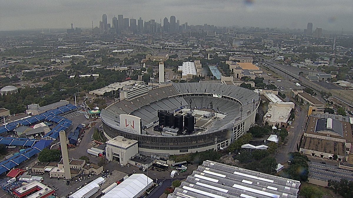 AmesChopper5's tweet photo. Gimme Shelter! The @RollingStones are set up ready for tonight’s concert @cottonbowlstad. I wish the #WX was better but you can’t always get what you want. #RollingStones #nofilter #concert #dallas @NBCDFWWeather @NBCDFW https://t.co/yd39qvGIlz