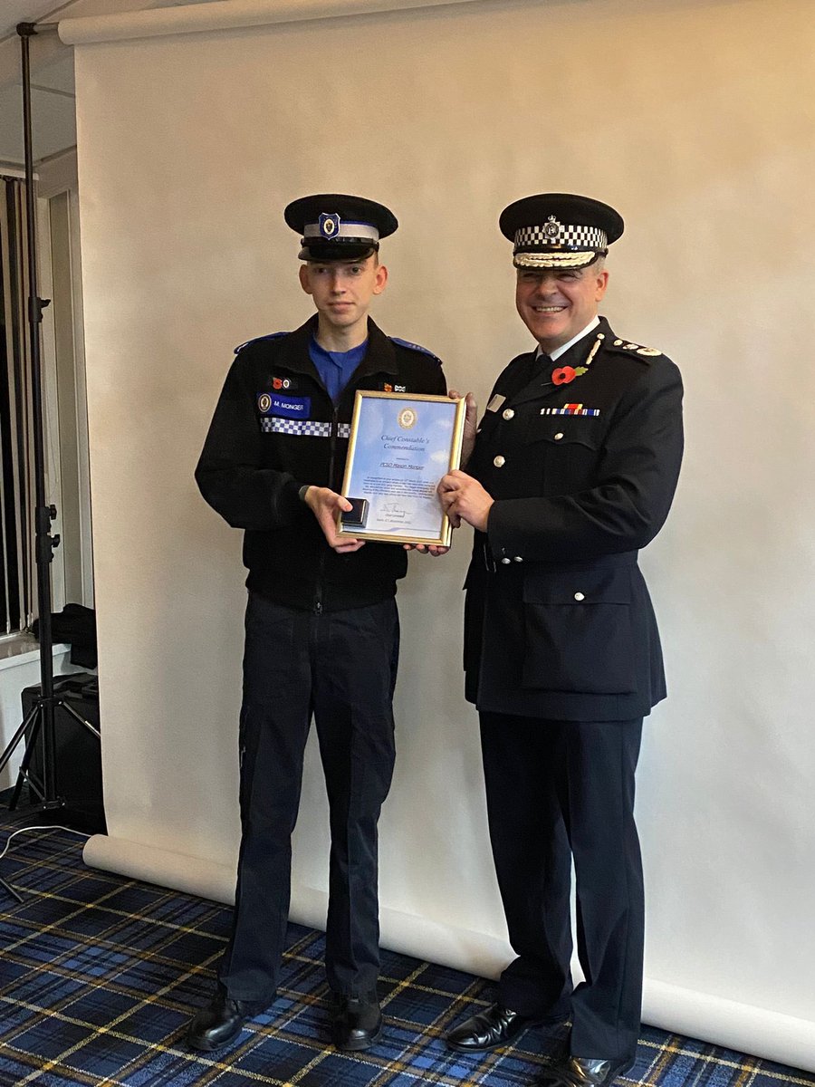 ChelmsleyWMP's tweet photo. We’re super proud of PCSO Mason Monger, receiving his Chief Constable’s commendation from @DaveThompsonCC for when Mason was on duty in @Coventry_Police and took brave action to save a man who had been shot.
Amazing to hear all the service and commitment across the force! https://t.co/ioSuzzF2mi