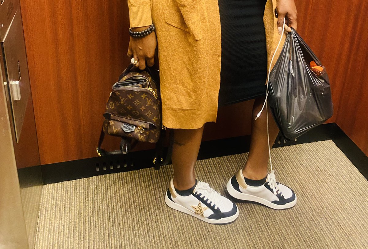 liquidlenspod's tweet photo. Once upon a time she was “outside” and then poof “back in”…💸✨🛸
#brandmarketing #evenhost #marketing #digitalmarketing  #fashionblogger #sneakerhead #contentmarketing #visualmarketing #36Questions #IAMLIQUID3_6🛸#Liquid3_6🛸 https://t.co/0WPGhPMtej