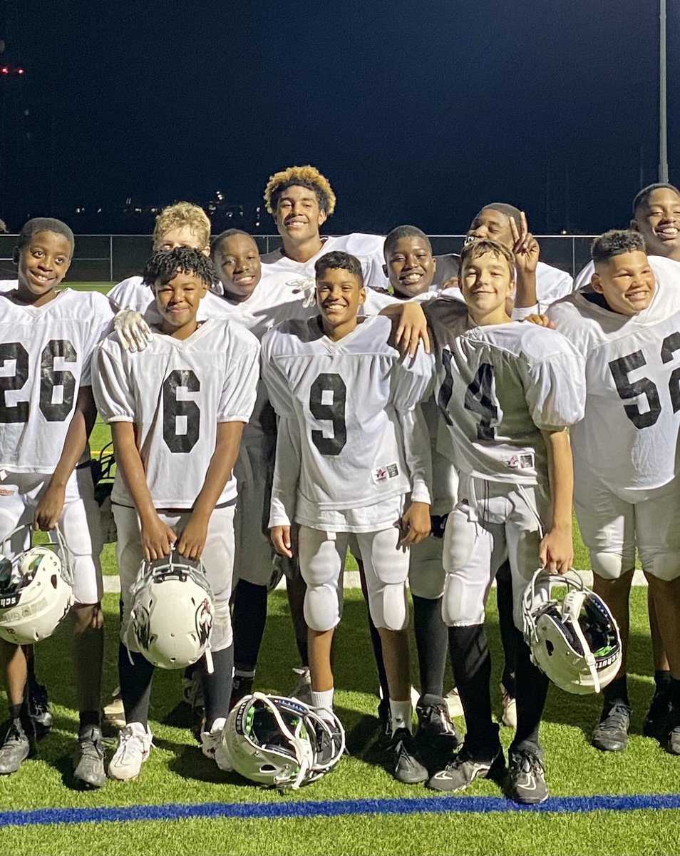 Hendrick_Hawks's tweet photo. This is what 7th grade undefeated looks like. @PlanoISDAthDept https://t.co/jYEvXwBDZz