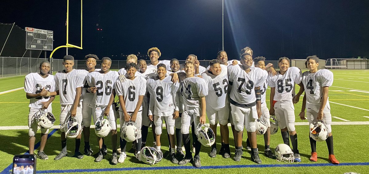 Hendrick_Hawks's tweet photo. This is what 7th grade undefeated looks like. @PlanoISDAthDept https://t.co/jYEvXwBDZz
