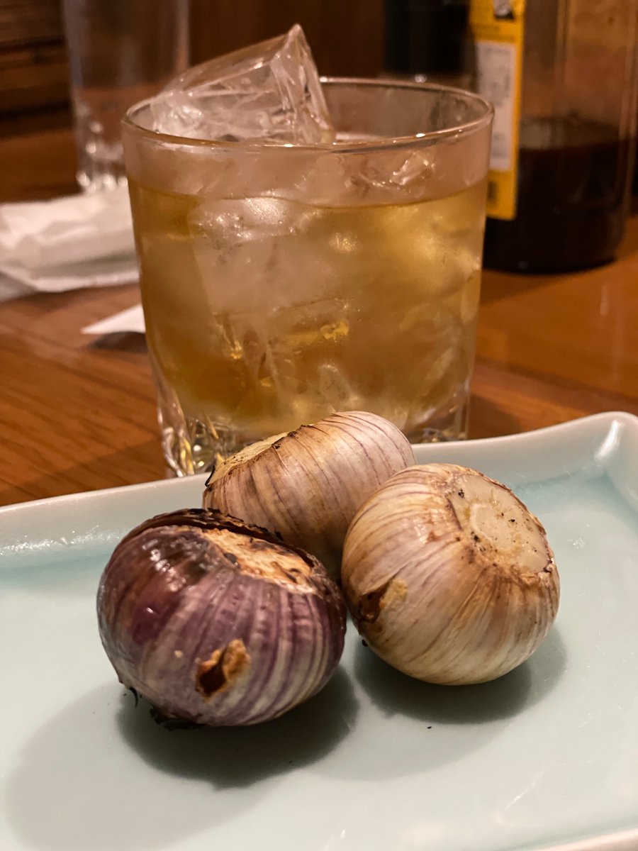 KITANOK2's tweet photo. 定休日の外飲みは、極力ワイン以外のアルコールに走りがち。ニンニクとウイスキー https://t.co/TJn14jSBJ9