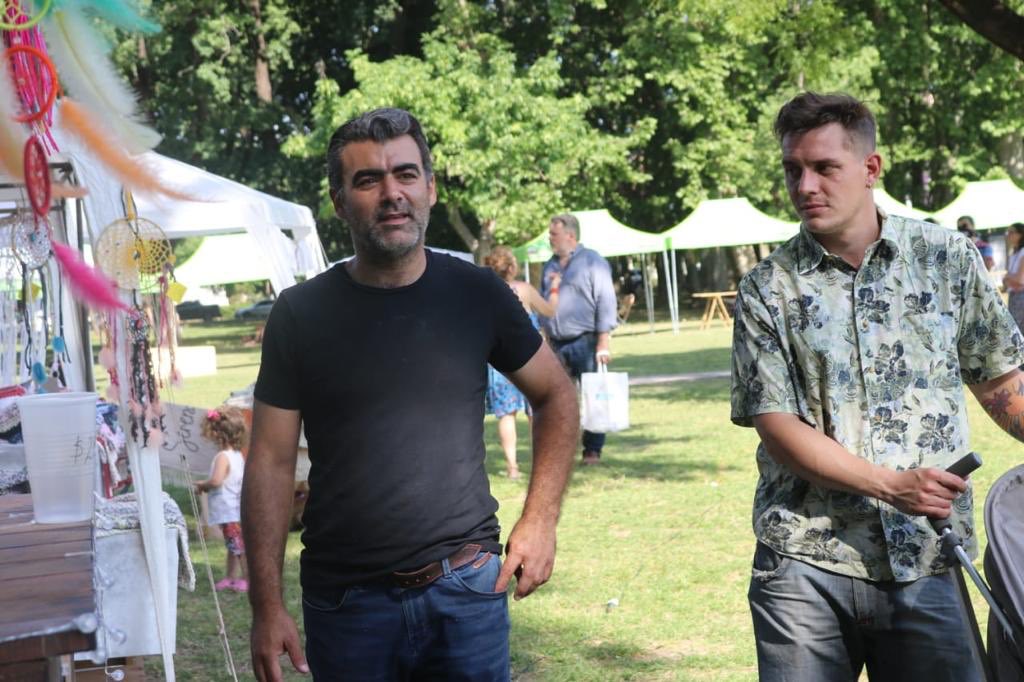 Gestion_TEP's tweet photo. El fin de semana estuvimos presentes en el 1° Encuentro de ferias y mercados de la Agricultura Familiar y la Economía Popular, en Luján. Participaron 90 puestos vendiendo productos alimenticios, textiles, artesanías y artículos biodegradables para uso familiar. 

#ArgentinaUnida https://t.co/GDD5fzDaAw