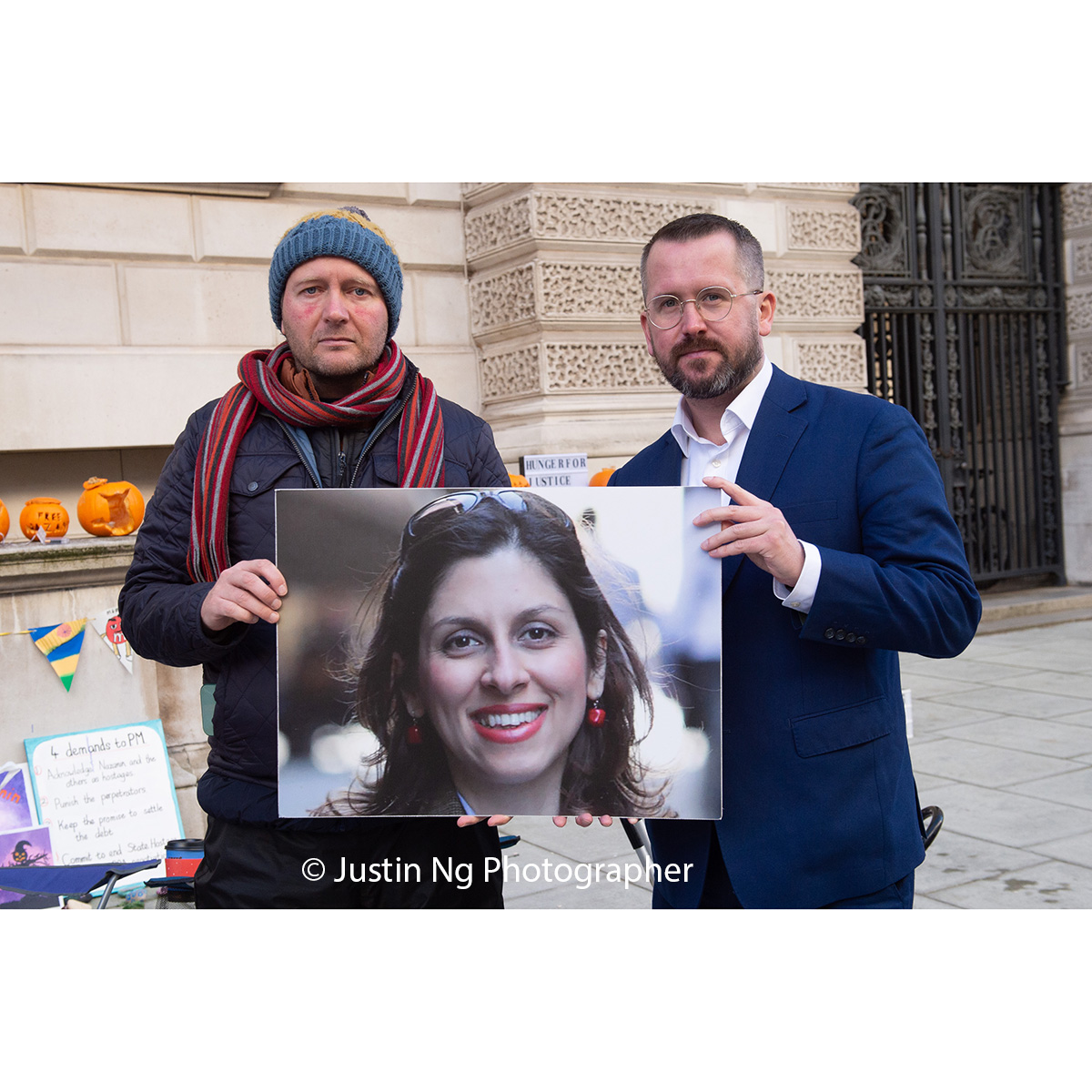 justin_ng's tweet photo. Richard Ratcliffe is into his 10th day on a hunger strike outside the FCDO now. @Stuart_McDonald also stopped by to see him. we need to #FreeNazanin @FreeNazanin https://t.co/Pzljgnlfzd
