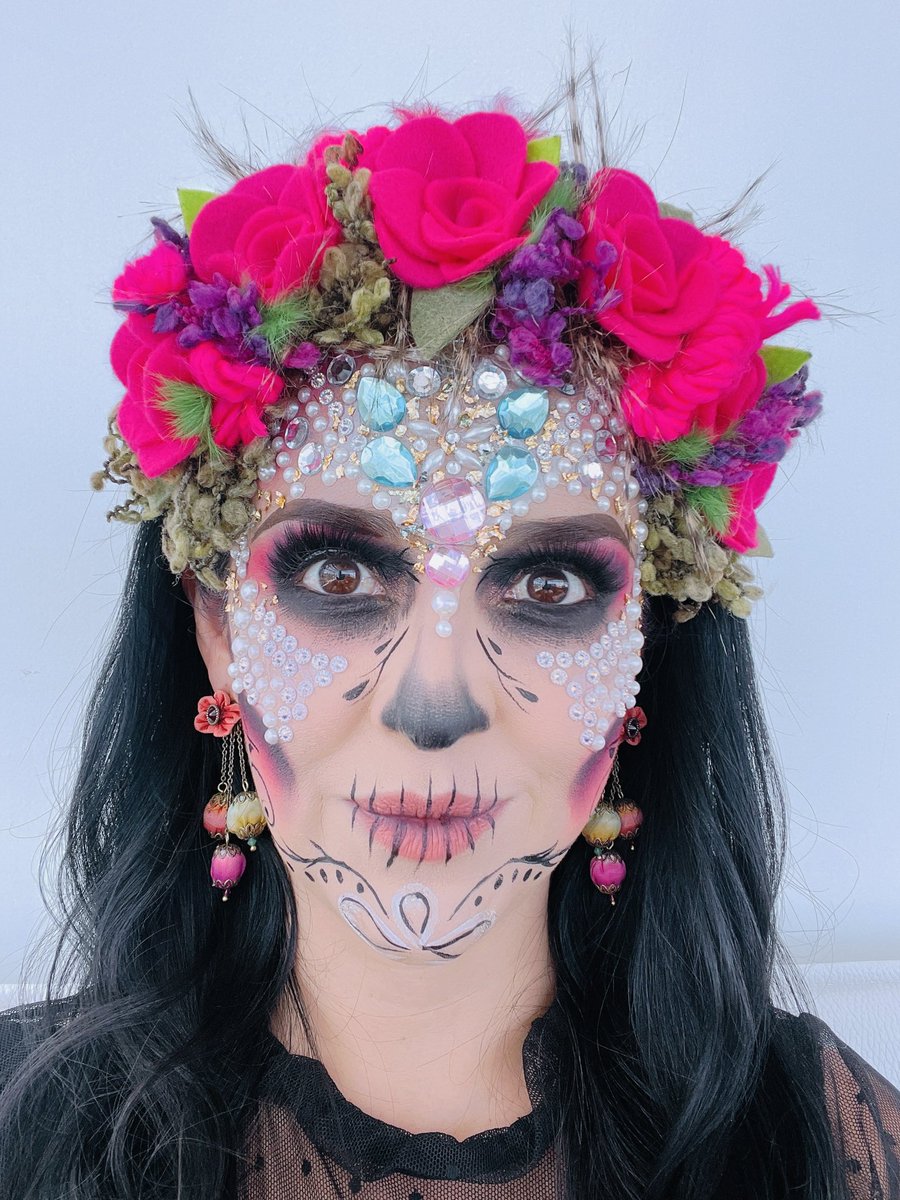 JuanaSohin's tweet photo. Amo el #DíaDeMuertos y las tradiciones mexicanas 🇲🇽
Lista para mi #ASEMlive de hoy!! Nos vemos a las 5pm!!! @ASEM_Socios https://t.co/a1WyQ6nmcL