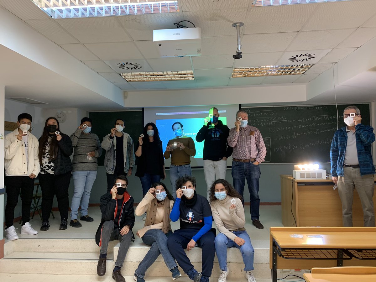 cefalopodo's tweet photo. Después de la charla de @shedka y antes de ver espectros de farolas @ACTION4CS #StreetSpectra
@unicomplutense @Fisicas_UCM @IPARCOS_UCM https://t.co/Skg9hO3FRH