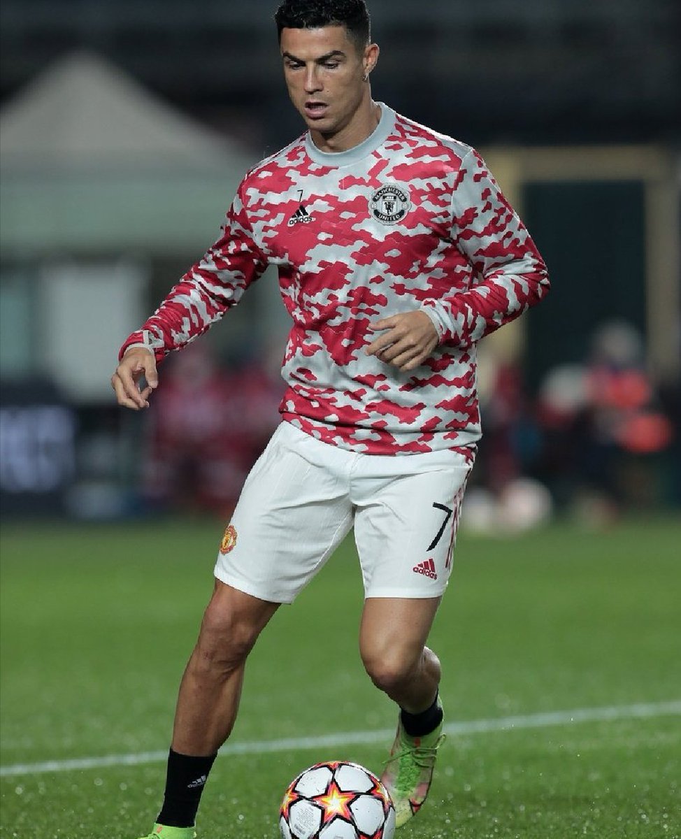 goaline360sport's tweet photo. #CR7 in #UCL
⚽ vs Young Boys
⚽ vs Villarreal
⚽ vs Atalanta
⚽ vs Atalanta
Cristiano Ronaldo has scored in all four of his UCL games since returning to Manchester United.
#ReliableGOAT 💪 #GoaLineSports https://t.co/O6l9iRryqI