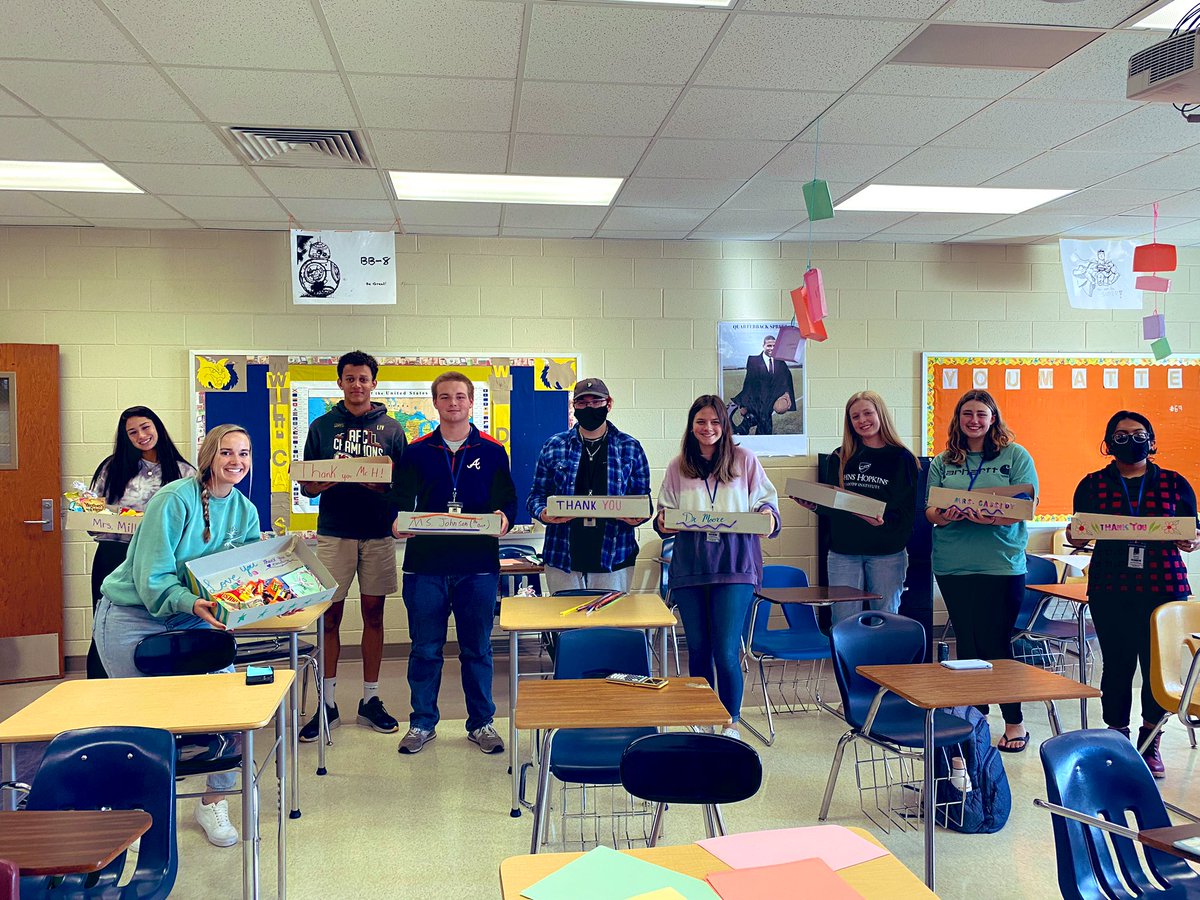 SaRaHjtJoHnSoN's tweet photo. Good things that happened today:
1. Ss after finding out I’m taking classes right now AND teaching, “Wow, I’m going to be better in this class!” 😆
2. My incredible calculus kids made some boxes (using #math) of goodies for 👩‍🏫 here at @LHSWildcatsLex1 ! #iteachkindness https://t.co/SDJpIEjR2i