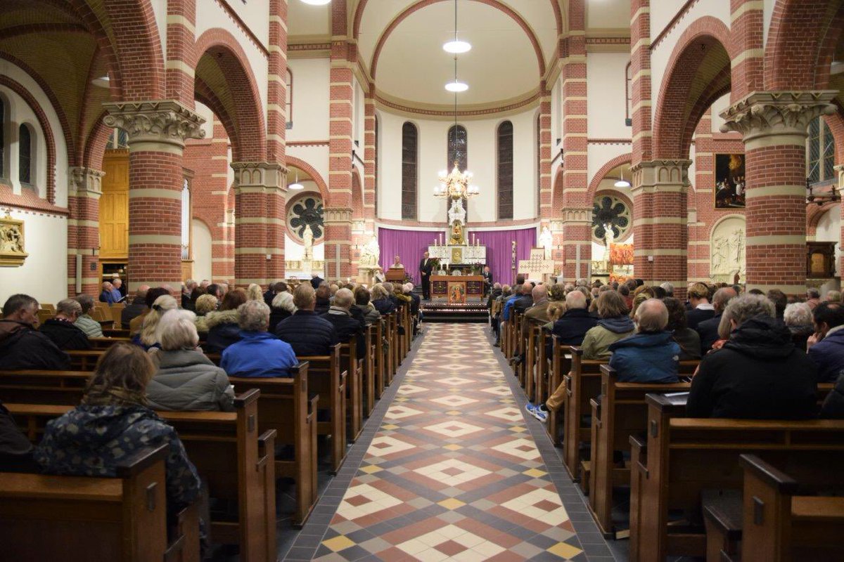 CorneliusLimmen's tweet photo. Een fotoverslag van de Allerzielenviering op 2 november in de Corneliuskerk. (Foto’s van Nico Snel) https://t.co/DxusrHdaDn