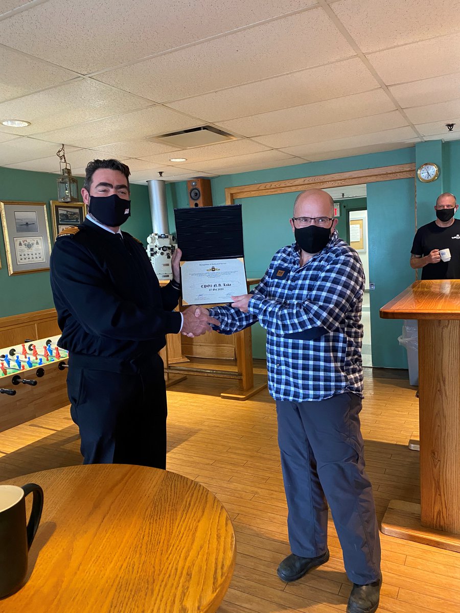 CSF_FSMC's tweet photo. On 15 Oct 2021, Capt(N) J.S. Ouellet, Commander Canadian Submarine Force, had the privilege of presenting retired CPO2 Neil Lake with a Certificate of Appreciation for their dedication and many years of service.  #cansubforce, #joinrcnsubs, #wethenavy,  #readytofight https://t.co/M5vVM684ns