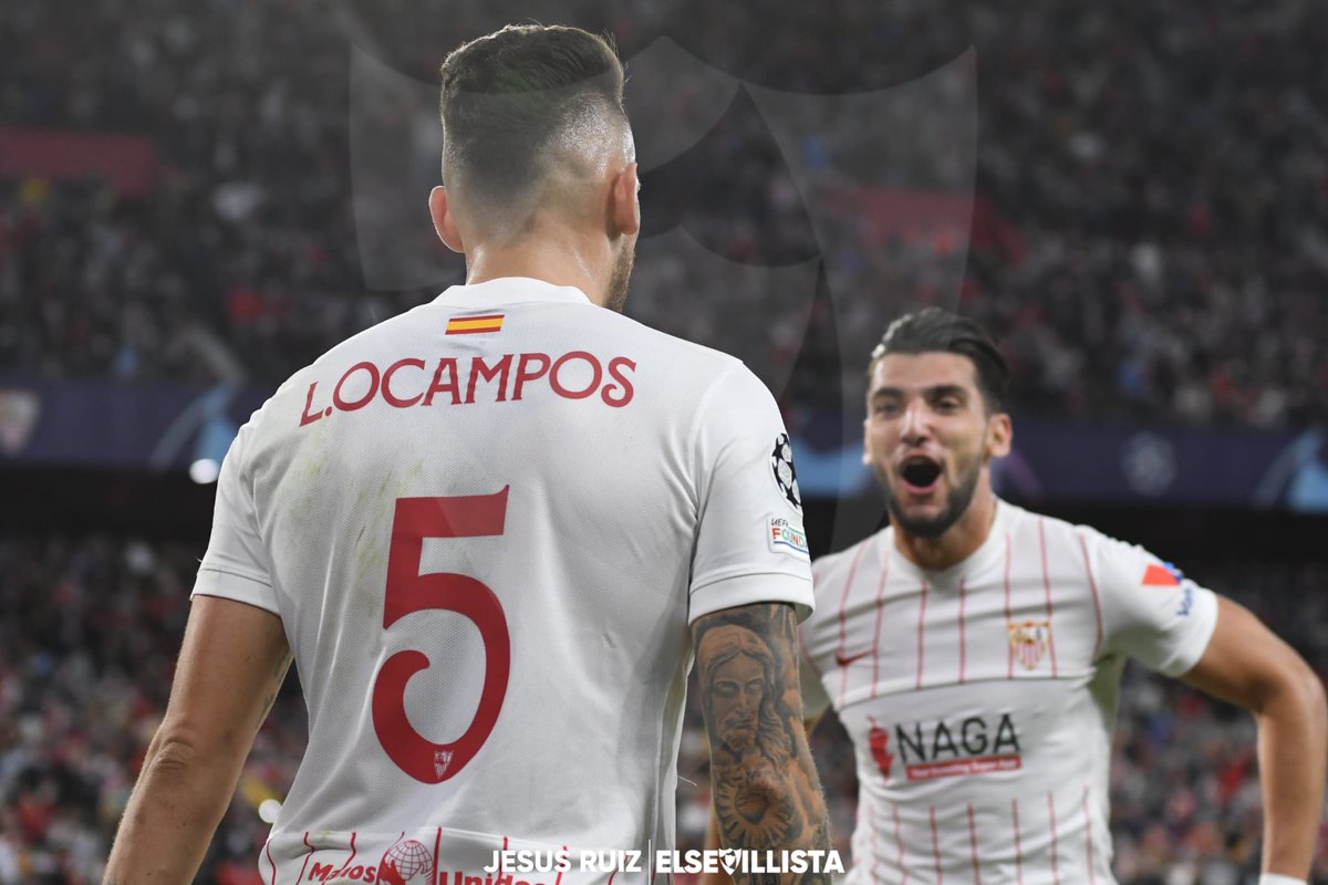 elsevillistaes's tweet photo. ⏱46'|  #SevillaFC 1-1 @LOSC_ES

💬 #4fotos de parte de nuestro @jesusruizfoto y lo hace cogiendo la celebración de un gol argentino del #SevillaFC en #UCL tras cuatro años (Guido Pizarro en la mágica noche de Old Trafford)

#UCL #SFCDirecto #TDSDeporte https://t.co/xhS2ebX54b