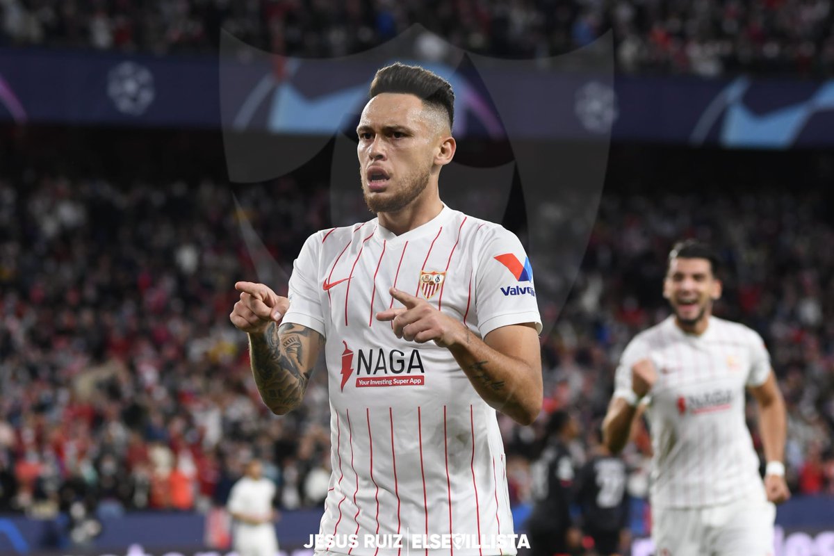 elsevillistaes's tweet photo. ⏱46'|  #SevillaFC 1-1 @LOSC_ES

💬 #4fotos de parte de nuestro @jesusruizfoto y lo hace cogiendo la celebración de un gol argentino del #SevillaFC en #UCL tras cuatro años (Guido Pizarro en la mágica noche de Old Trafford)

#UCL #SFCDirecto #TDSDeporte https://t.co/xhS2ebX54b