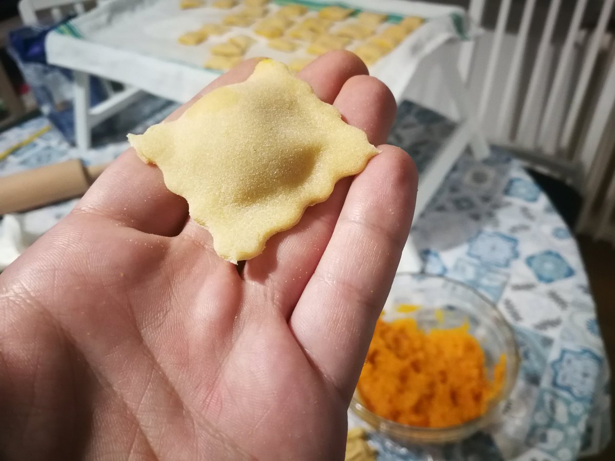 DonatoBdf85's tweet photo. Finalmente sono riuscito a fare i ravioli π¨βπ³
Ravioli di zucca e pancetta conditi con burro, salvia e mandorle grattugiate.
#roadtomasterchef https://t.co/yNEQAJeoqN
