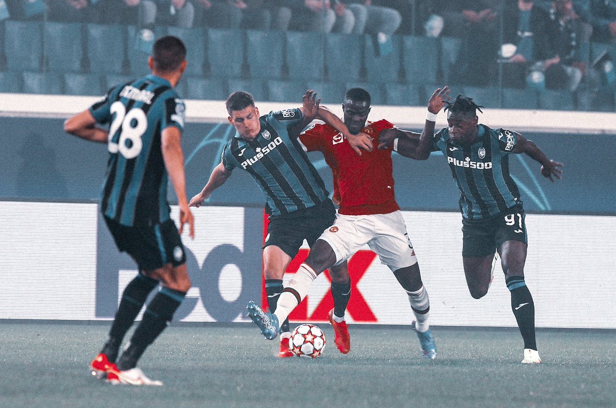 ManUnitedZone's tweet photo. Eric Bailly appreciation tweet 🇨🇮🔴 https://t.co/R5wJ3jHboV