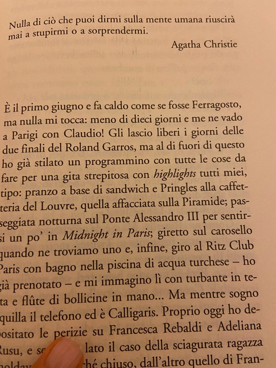 “È il primo giugno e fa caldo come se fosse Ferragosto, ma nulla mi tocca: meno di dieci giorni e me ne vado a Parigi con Claudio!”
#LaRagazzaDelCollegio @LeGoccedi_AG @LibriLonganesi