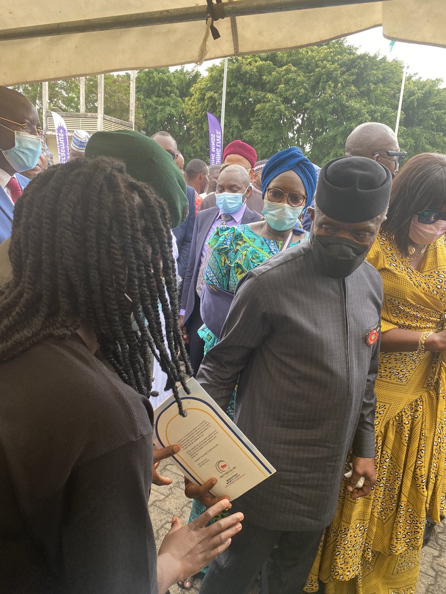 Retyredglam's tweet photo. That moment the Vice President of Nigeria, Minister of Youth and Sports, Minister for Women Affairs,  Minister for Information and culture and many other dignitaries came to our stand. They were all really impressed by our work💚 #catecoin #DubaiExpo2020 #BringBackMarcos #FII5 https://t.co/P8QcXlbfdS